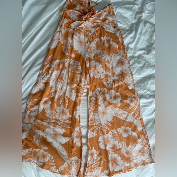 New Roxy Tropical Floral Wide-Leg Pants in Orange and White - Picture 2 of 5